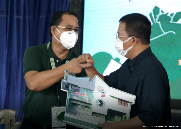 Mayor Nelson Legacion receives a plaque of recognition from National Inspection Service Regional Technical Director Alex Templonuevo who landed the LGU for the Sound management of the Naga City Abattoir