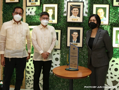 Engr. Armando “Randy” Aman (left), newly installed MNCCI president, and MNCC Immediate Past President Ferdinand “Dondon” Sia along with Clarine Tobias, vice president of the Philippine Chamber of Commerce and Industry (PCCI) for South Luzon pose in front of the portraits of former presidents of the business organization from the time it was founded in 1967.