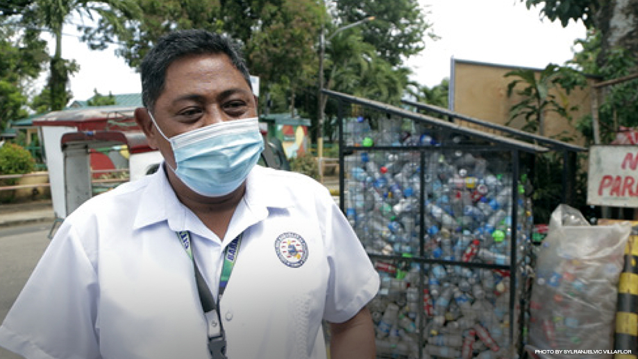 PUNONG Barangay Rodrigo Agravante Jr. of Barangay Cararayan lauds the Plastic Bank Ecosystem project of LGU Naga and the Plastic Bank Philippines for the livelihood opportunity it gives to poor families who work as collectors of plastic litters. The barangay buys the plastic bottles at P7 a kilo and sells them at a higher price to Plastic Bank Philippines. Cararayan was chosen by LGU Naga as pilot area for the project along with barangays Concepcion Pequeña and San Felipe.