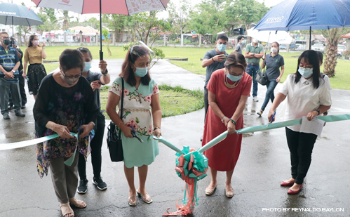 The NICC, whose columbary product was formally launched on December 18, last year, organizes a community project that will develop and beautify a public domain as part of its corporate social responsibility.  This file photo shows (from left to right) Mrs. Amelita P. Zaens, NICC Secretary and Director Irma Imperial Delovieres, Vice Mayor Cecilia V. de Asis and Atty. Marion Eloisa E. Legacion, the city’s first lady, lead the ribbon cutting ceremony when the Bicol Region’s first-ever crematory and columbary was inaugurated in 2020.