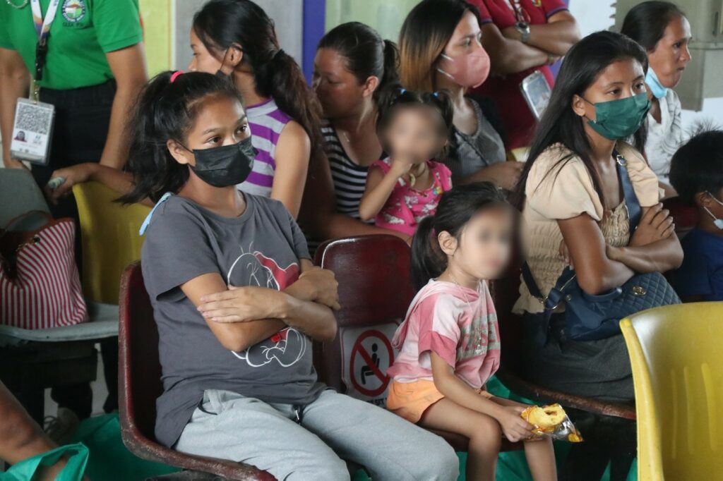Mga bados asin mga aki sa piggibong Nutri-Nanay asin Nutri-Ataman activity kan City Population and Nutrition Office.