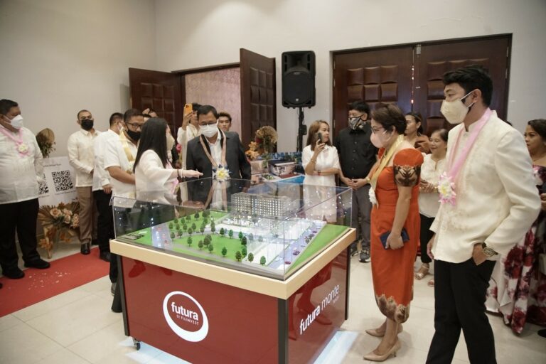 MAYOR Nelson Legacion (wearing a black coat) takes a look at the scale model of Futura Monte Naga, a P1-B mixed-use real estate development project that will rise in 1.9 hectare lot in Naga City. Photo also shows Vice Mayor Cecilia de Asis in a huddle with Branch Manager Ruel Fernandez of Futura Monte Naga. With the mayor is First Vice President Aven Valderrama, Brand/Product and Regional head of the Filinvest Land, Inc.