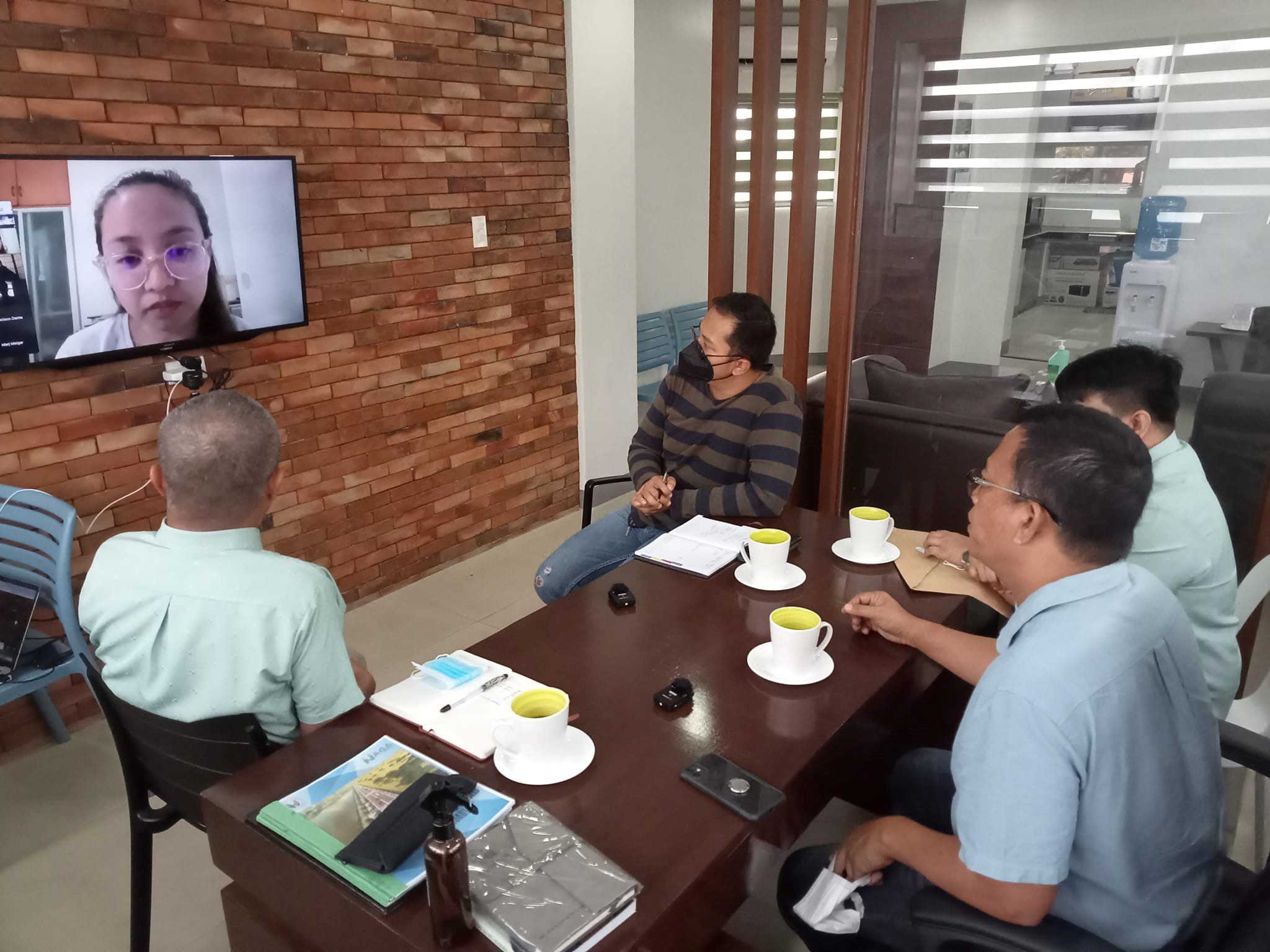 COORDINATION MEETING Mayor Legacion (foreground) along with PSO Dir. Renne Gumba, City Legal Officer Mcgyver Gerard Orbina, and Atty. Paul John Barrosa discusses with Atty. Justine Galang plans that matter the conduct of 2022 Bar Exams in the city in November, this year.