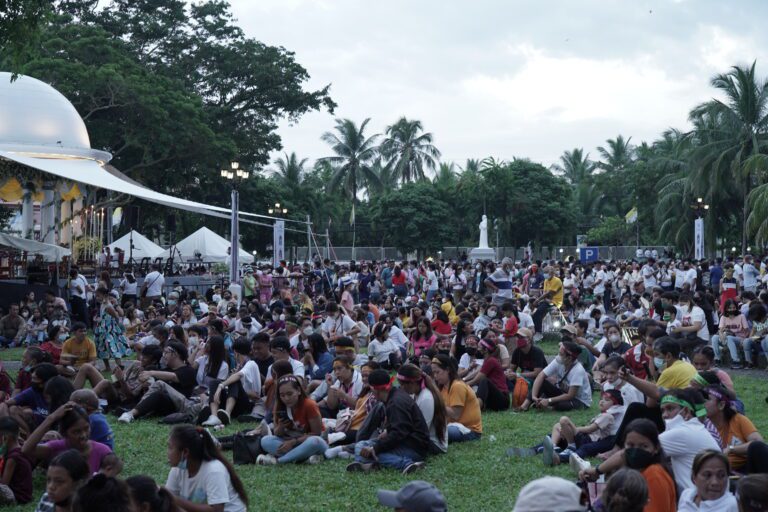 Number of devotees await in the Naga Metropolitan Cathedral grounds. Photo by Jessie Borazon.