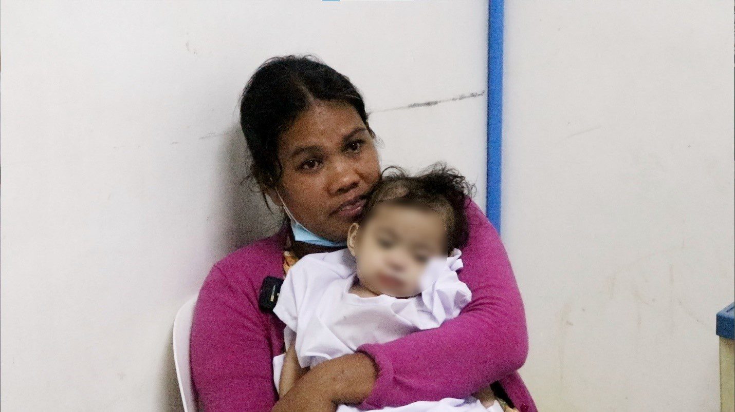 TEARS OF JOY Eleanor Borais, 39, of Lagonoy, Camarines Sur breaks down in tears as she dearly holds her daughter who just went through the reconstructive surgery last Tuesday, Oct. 4, this year, because of the child’s cleft lip.