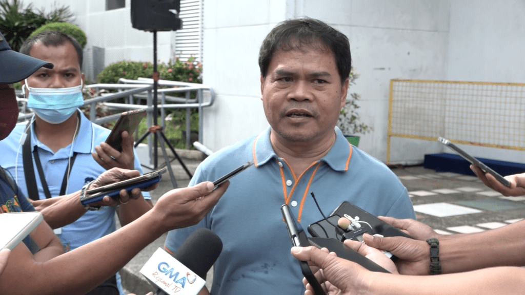 SI City Councilor Del Rosario sa saiyang pagbosol na matawan nin educational assistance an mga college students na nagssakripisyo na makatapos sa saindang pag-eskwela.